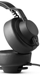 AIAIAI TMA-1 Studio with microphone
