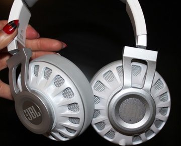 JBL Synchros S700 White
