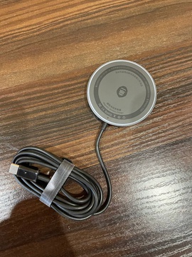 Blueo Magnetic Wireless Charger WHite