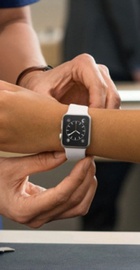 Apple Watch Sport 38mm Silver Aluminum Case with Pink Sport Band (MJ2W2)