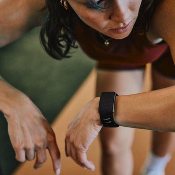 WHOOP MG SportFlex Band Fire + 12 Month Membership