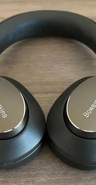 Bowers & Wilkins PX8 Black