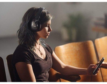 AKG K361