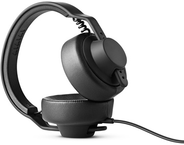 AIAIAI TMA-1 Studio with microphone